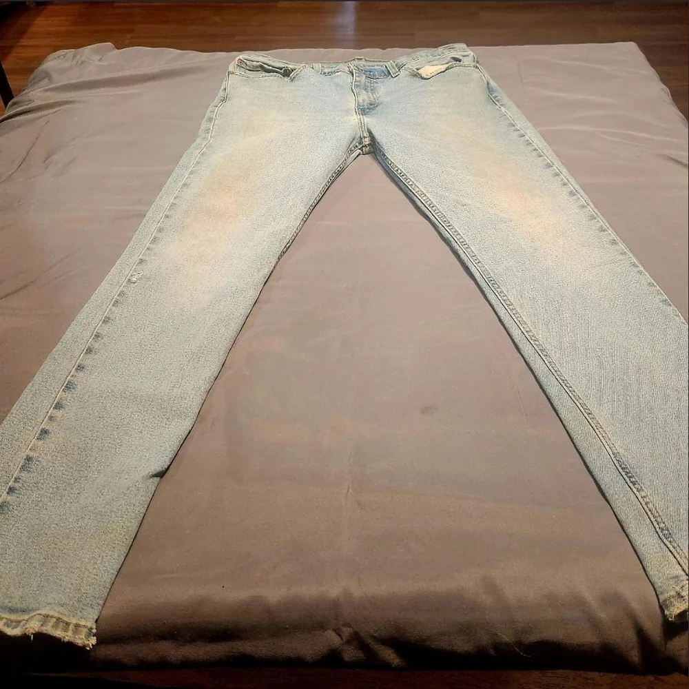 ⭐️Levi's Light Blue Straight Men's Jeans Size 31 Distressed Grunge Denim